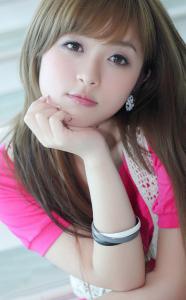 美女期盼情郎的表情